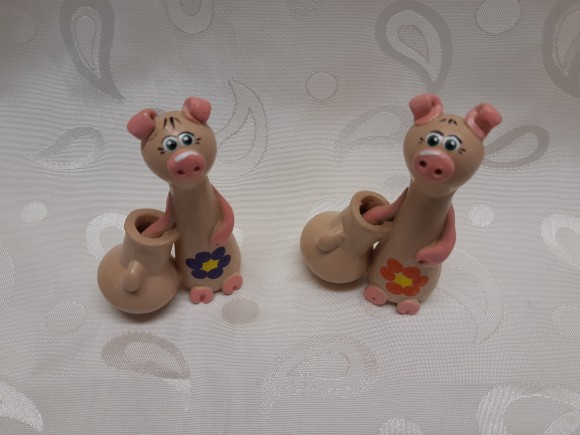 Сувенир игрушка сред Хрюн с кувшином
